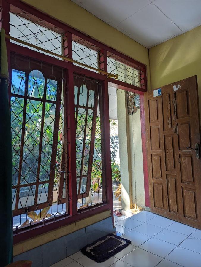 Agus Family Homestay Лабуан-Баджо Екстер'єр фото